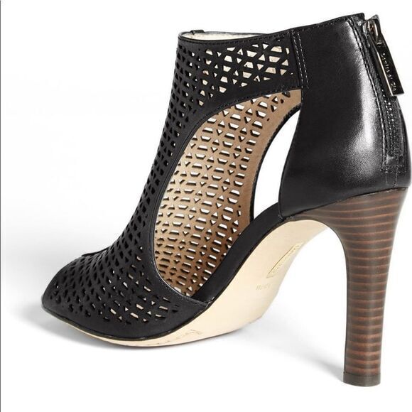 - LOUISE ET CIE 'Olivia 2' Pump Black Leather Cutout Heels Perforated Size… - Picture 2 of 8